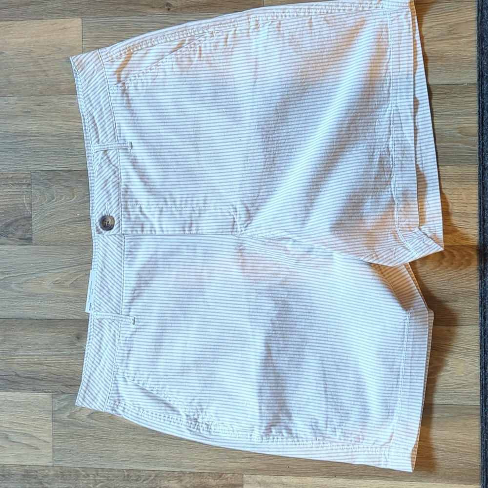 NWT Women's Size 16 Mid Rise Shorts by Croft and Barrow